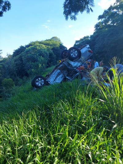 Cantagalo: Uma pessoa morre e trÃªs ficam feridas apÃ³s acidente na BR 277 envolvendo caminhonate de Laranjeiras
